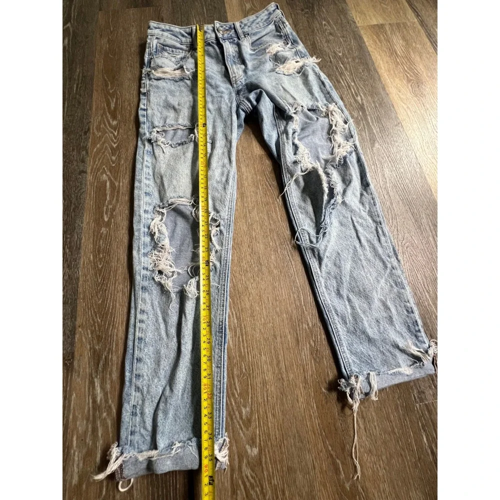 American Eagle Mom Jeans Women 4 Light Wash Distressed Strigid High Rise Frayed